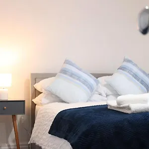 Spacious & Comfortable 3 Bedroom House - Free Wifi & Free Parking Apartment Leeds (West Yorkshire)